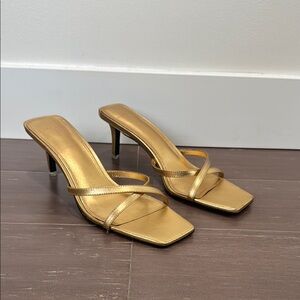 NWT Black Suede Studio gold kitten heel summer party vacation sandals size 8.5